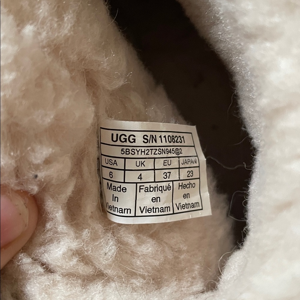UGG classic Mini rubber logo - Picture 7 of 7